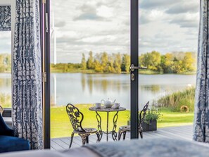 Outdoor dining - 1 bedroom accommodation in Hawton, near Newark (Hawton, near Newark)