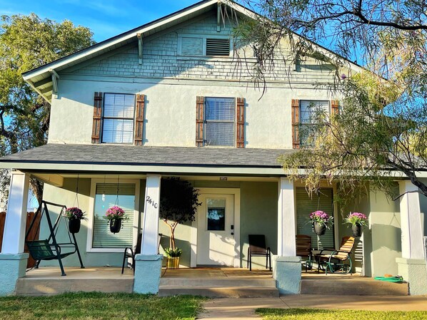 Exterior - The Phatt daddy (house near Texas tech Stadium)  (Lubbock)