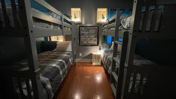 6 chambres, fer et planche à repasser, Wi-Fi gratuit, draps fournis