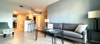 Shorewalk The Palm Condo 2Bed/2Bath Close to IMG / Beach