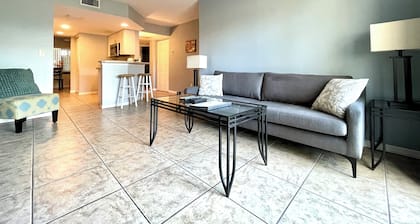 Shorewalk The Palm Condo 2Bed/2Bath Close to IMG / Beach