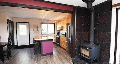 Pet Friendly 3 Bedroom, Close to the mountains!