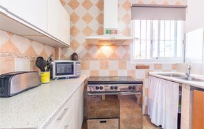 Kjøleskap, ovn, oppvaskmaskin og kaffetrakter/tekoker