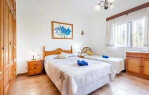 3 soverom, strykejern/-brett, reiseseng for barn og wi-fi (inkludert)