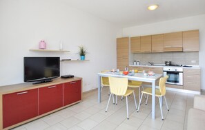 Fridge, stovetop, cookware/dishes/utensils - Gorgeous home in Marina di Ragusa with WiFi (Marina di Ragusa)