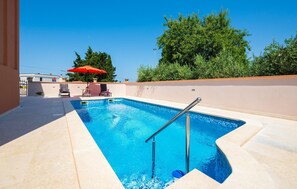 Pool - Lovely apartment in Pula with kitchen (Pula)