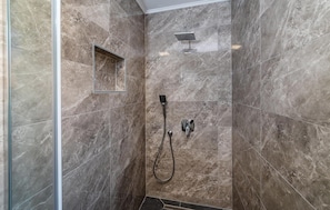 Shower, hair dryer, toilet paper - Awesome apartment in Obrovac (Obrovac)