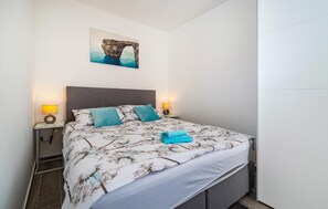 2 bedrooms, iron/ironing board, travel cot, free WiFi