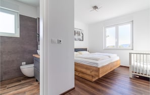3 chambres, lit parapluie, Wi-Fi gratuit, draps fournis
