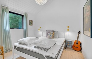 4 bedrooms, travel cot, free WiFi - 4 bedroom gorgeous home in Vig (Vig)