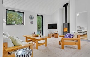 Smart TV y chimenea 
