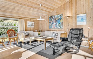 TV, fireplace, DVD player - 4 bedroom amazing home in Hadsund (Hadsund)