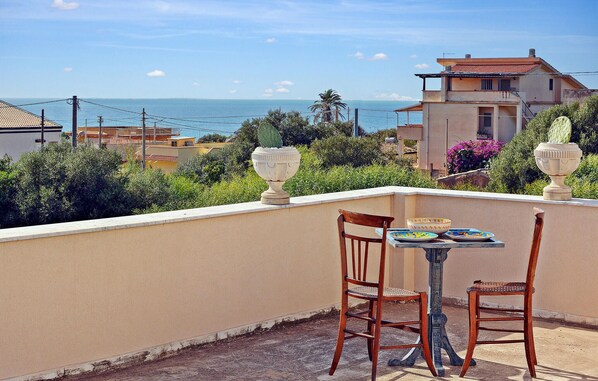 Outdoor dining - Nice home in Cava D'aliga with WiFi (Cava D'aliga)