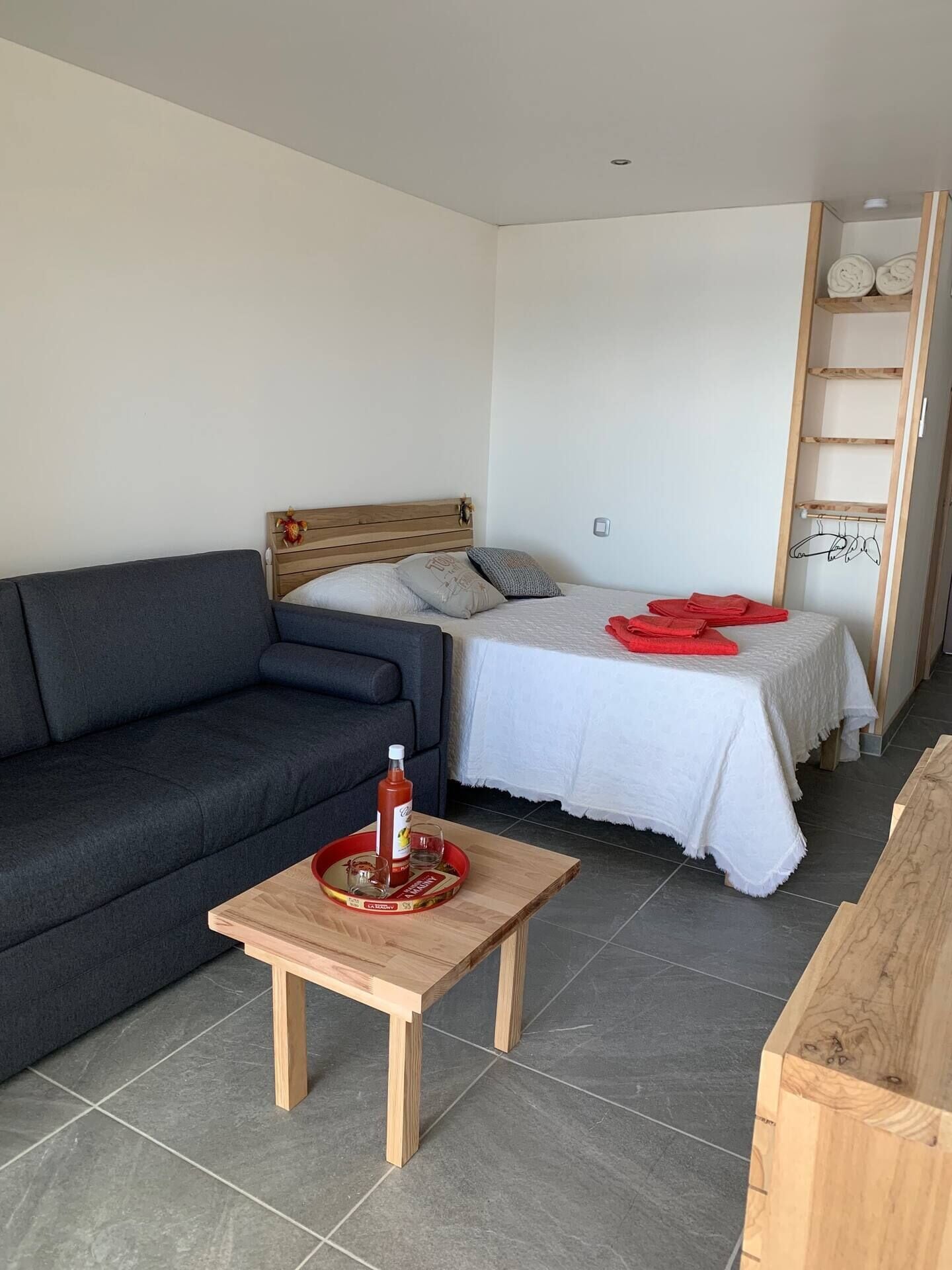 1 camera, Wi-Fi, lenzuola