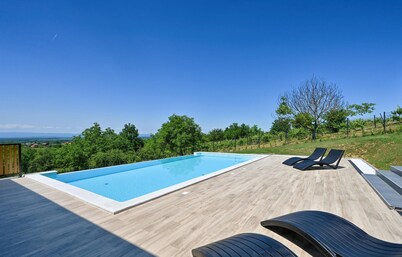 Beautiful home in Klostar Ivanic