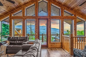 Smart TV, fireplace, DVD player