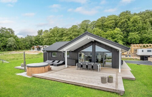 Nice home in Sjølund with WiFi