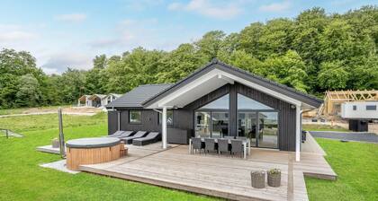 Nice home in Sjølund with WiFi