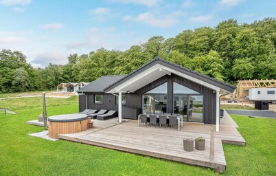 Nice home in Sjølund with WiFi