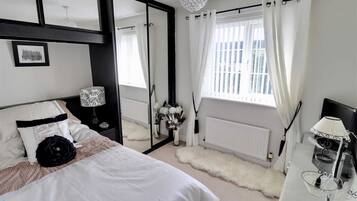 4 bedrooms, free WiFi, bed sheets