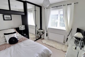 4 bedrooms, free WiFi, bed sheets