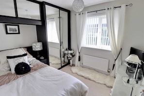 4 bedrooms, free WiFi, bed sheets