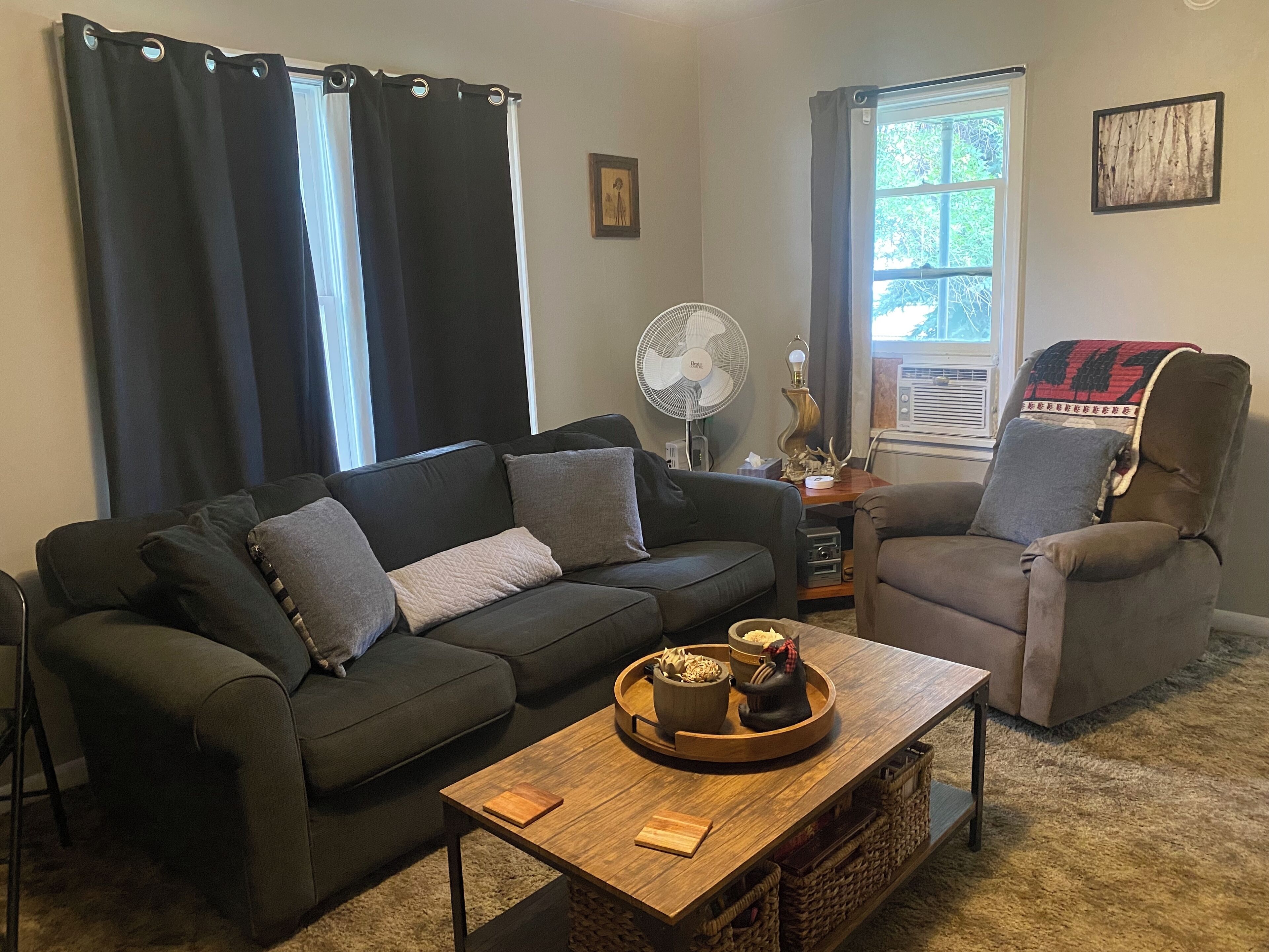 Smart TV, reproductor de DVD, libros y biblioteca musical 