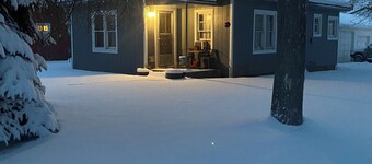 Quaint cottage in town