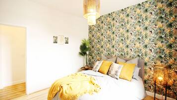 2 Schlafzimmer, Schreibtisch, Bügeleisen/Bügelbrett, Reisekinderbett