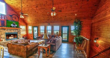 Don't be shy...Visit the mountains! Amazing Views, King Bedrooms, Secluded.