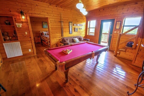Smart TV, fireplace, stereo