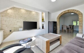 Una Smart TV, un futbolín