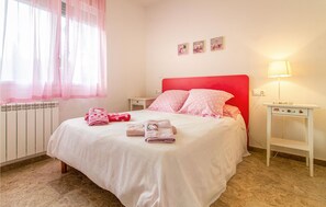 4 bedrooms, free WiFi, bed sheets