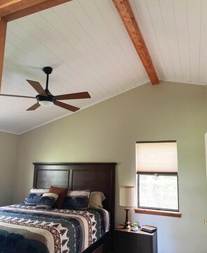 2 habitaciones, escritorio, tabla de planchar con plancha y wifi gratis