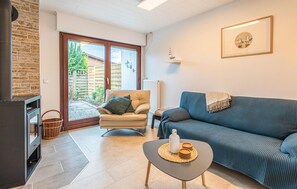 Fernseher, Kamin, DVD-Player