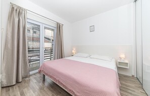 1 bedroom, free WiFi, bed sheets