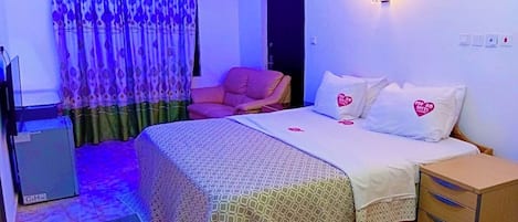 10 bedrooms, desk, iron/ironing board, free WiFi