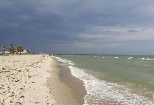 Clean beach style condo on the beach!!!