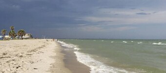 Clean beach style condo on the beach!!!