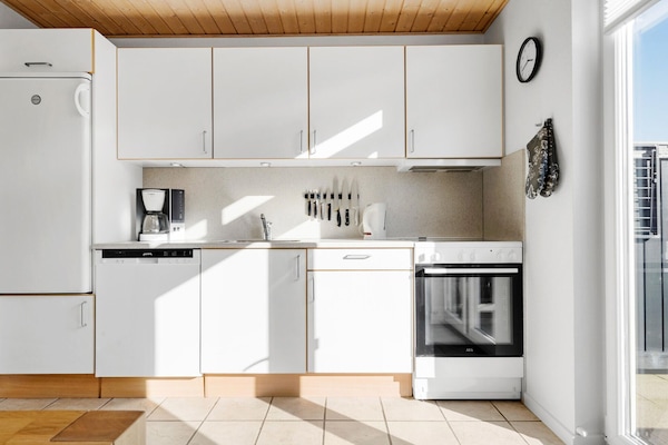 Fridge, stovetop, dishwasher, coffee/tea maker