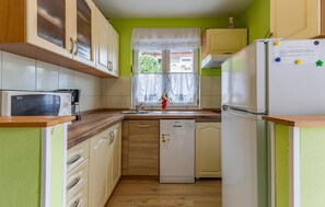 Refrigerador, microondas, parrilla de estufa y lavavajillas