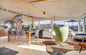 Dining - 4 bedroom cozy home in Rønde (Rønde)