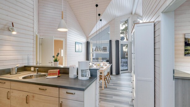 A modern kitchen with a central island, a dining area with a view, and a spacious layout. - Amazing home in Krems II/Warderbrück with sauna (Krems II/Warderbrück)