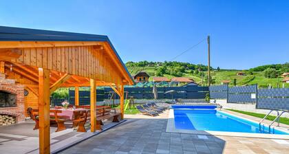 Cozy home in Vrhi Pregradski with sauna