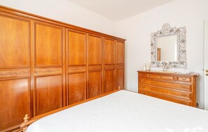 2 bedrooms, free WiFi, bed sheets - Stunning home in Borzonasca with WiFi (Borzonasca)