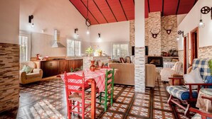 A spacious living area with a kitchen, dining table, and seating arrangements. - Beautiful home in Alcolea del Rio (Alcolea del Rio)