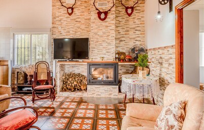 Beautiful home in Alcolea del Rio