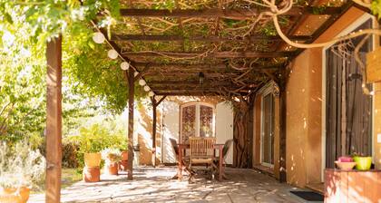 Air-conditioned villa with pool and garden - Entire accommodation