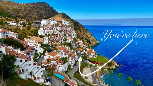 A coastal town with white buildings, a clear blue sky, and a view of the sea. - New *[ A/C ]*   Casa de las olas @ Hamilton Cove (Avalon)