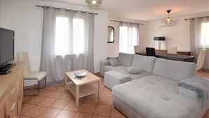 TV - Amazing home in Avignon (Avignon)